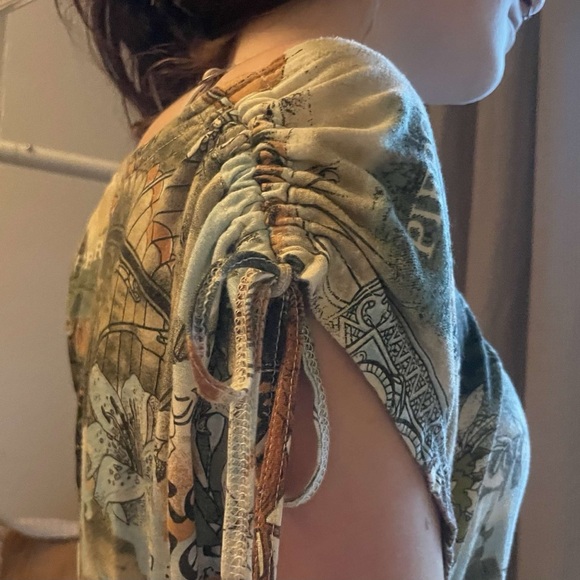 off the shoulder graphic concepts tank top - Picture 4 of 6